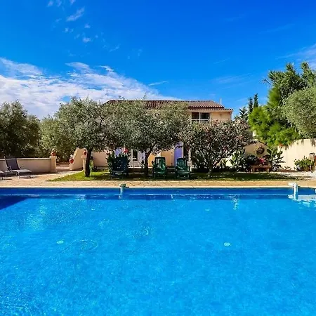 Cote Oliviers 6p - Appt Avec Piscine Partagee *