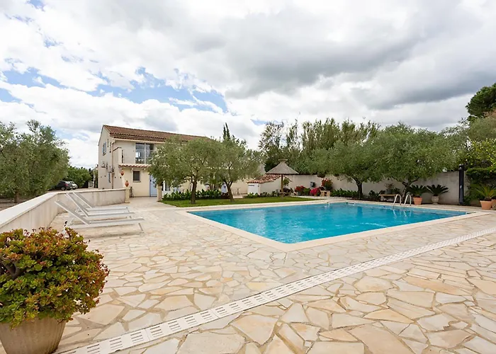 Côté Oliviers 6p - Appt Avec Piscine Partagée